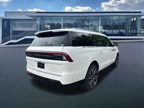 New 2026 Lincoln Navigator L Reserve AWD/4WD image 8