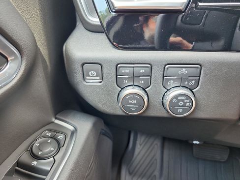 New 2026 GMC Sierra 1500 Elevation image 19