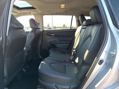 Certified 2024 Toyota Highlander XLE image 11