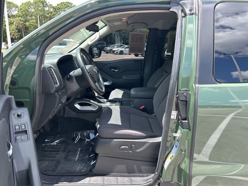 Used 2024 Nissan Frontier SV w/ SV Convenience Package RWD image 16