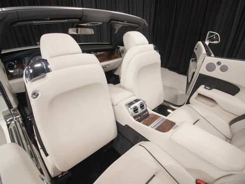 Used 2017 Rolls-Royce Dawn image 43