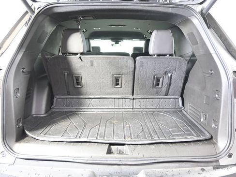 Used 2023 Chevrolet Traverse LT w/ LT Premium Package AWD/4WD image 16