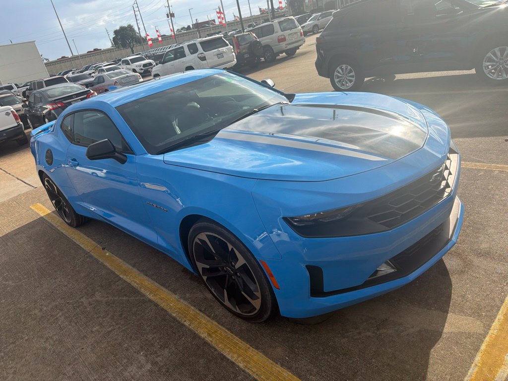 Used 2023 Chevrolet Camaro LT RWD image 5