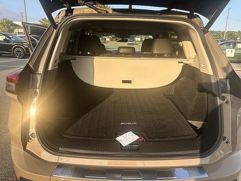 Certified 2024 Nissan Rogue SV w/ SV Premium Package AWD/4WD image 18