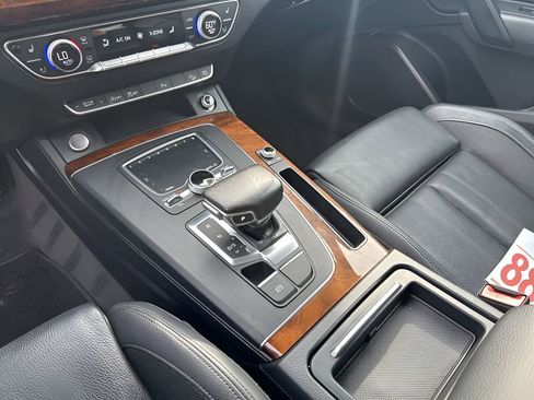Used 2018 Audi Q5 2.0T Premium Plus w/ Premium Plus Package image 32