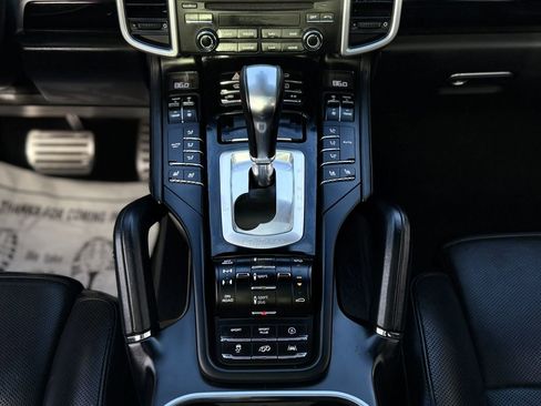 Used 2017 Porsche Cayenne Turbo image 35