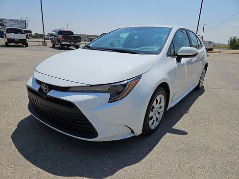 Used 2024 Toyota Corolla LE FWD image 1