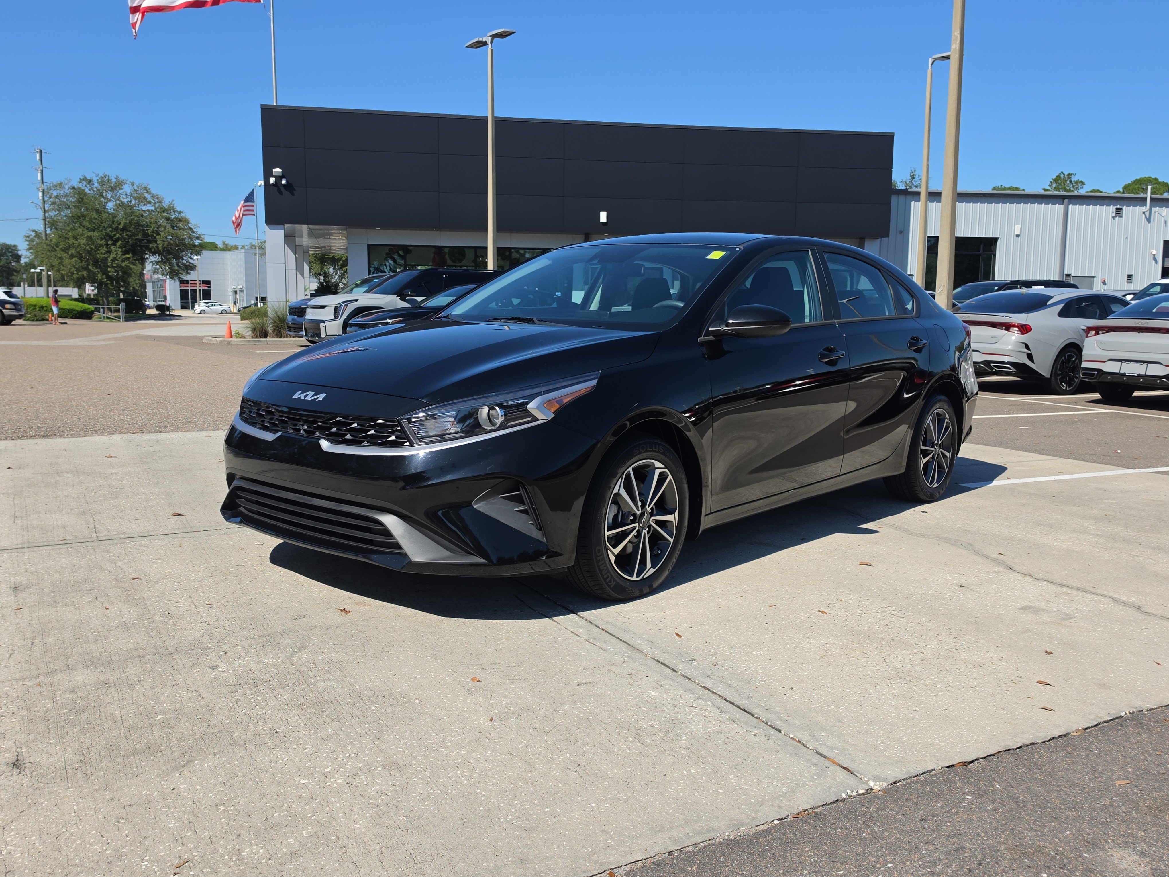 Certified 2023 Kia Forte LXS FWD image 4