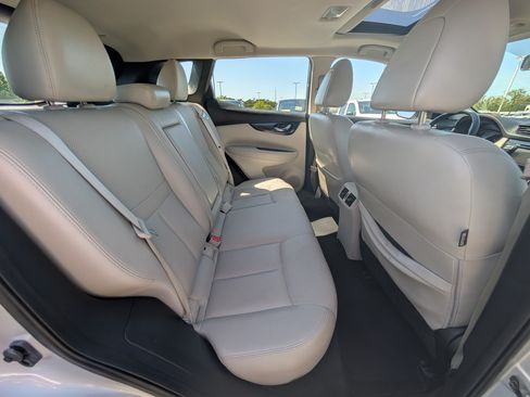 Used 2018 Nissan Rogue Sport SL w/ SL Premium Package FWD image 11