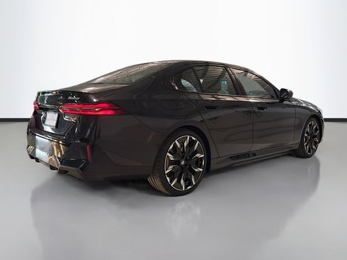 New 2026 BMW 550e xDrive w/ Executive Package image 3