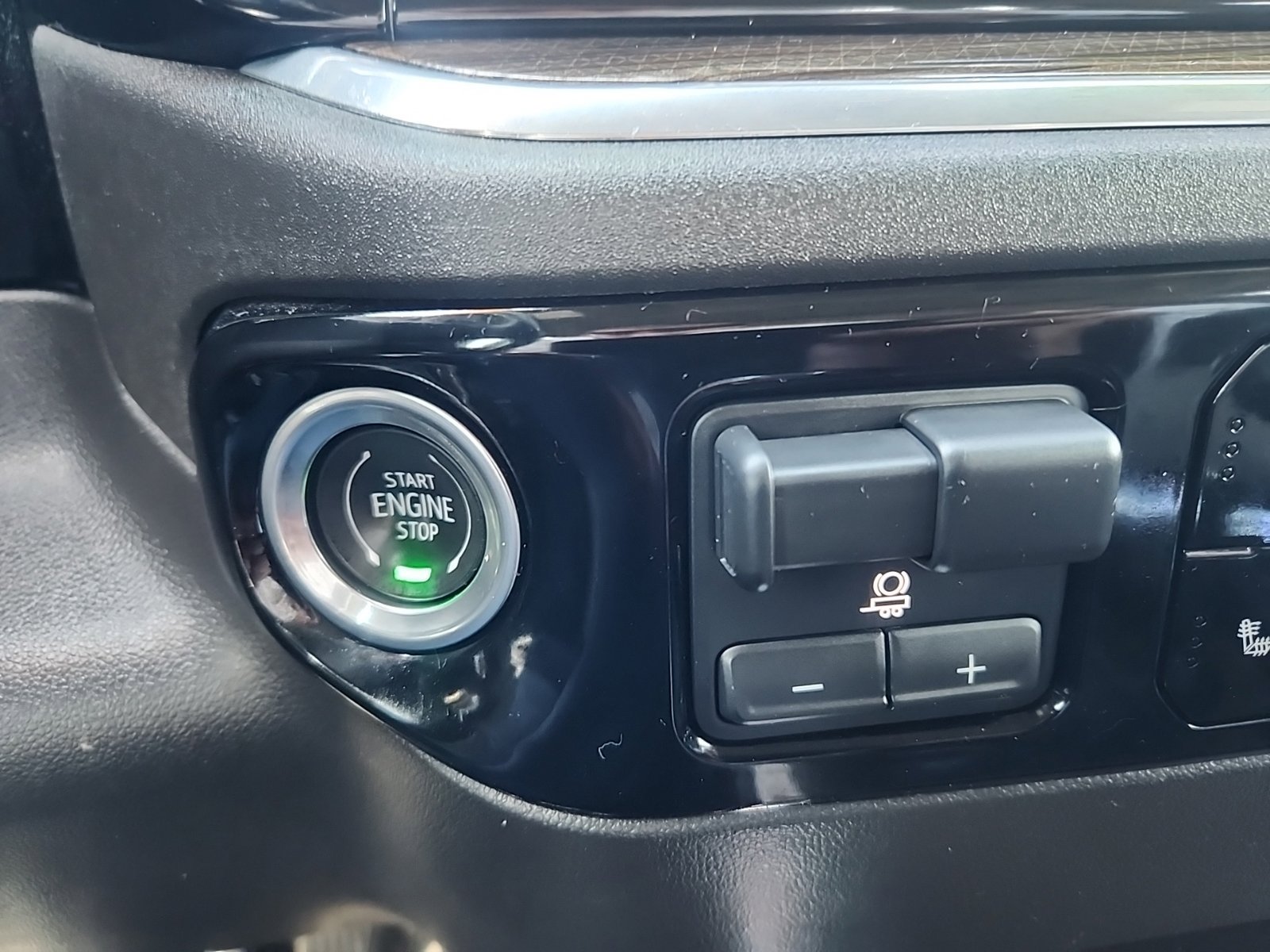 Used 2024 Chevrolet Silverado 1500 LT Trail Boss w/ LT Trail Boss Premium Package AWD/4WD image 31