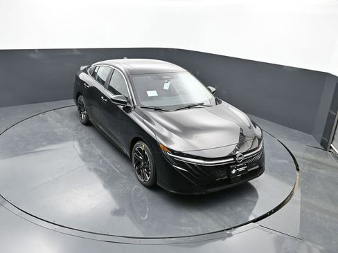 New 2026 Nissan Sentra SR w/ SR Premium Package FWD image 17