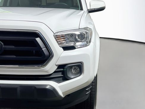 Used 2022 Toyota Tacoma SR5 w/ Technology Package RWD image 12