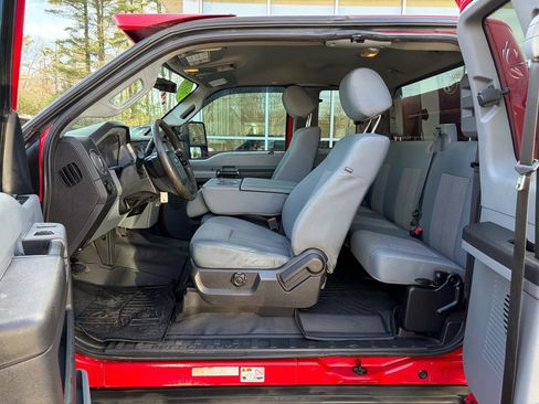 Used 2013 Ford F550 4x4 SuperCab Super Duty w/ Payload Upgrade Pkg image 26