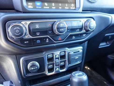 Used 2022 Jeep Wrangler Unlimited Sahara AWD/4WD image 20