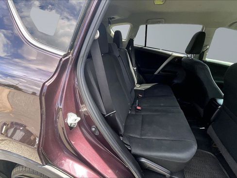 Used 2018 Toyota RAV4 LE FWD image 27