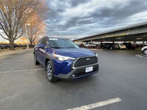 Certified 2023 Toyota Corolla Cross XLE image 2