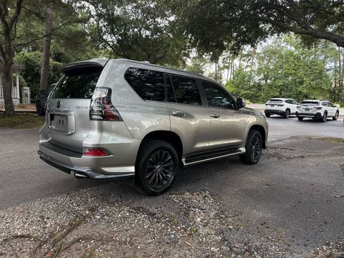 Used 2023 Lexus GX 460 Premium w/ Accessory Package AWD/4WD image 5