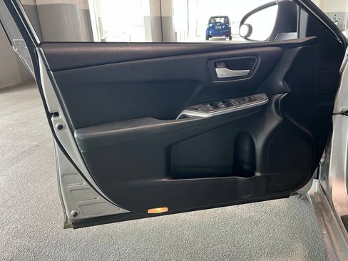 Used 2016 Toyota Camry SE FWD image 15