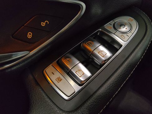 Used 2019 Mercedes-Benz C 300 Sedan image 27