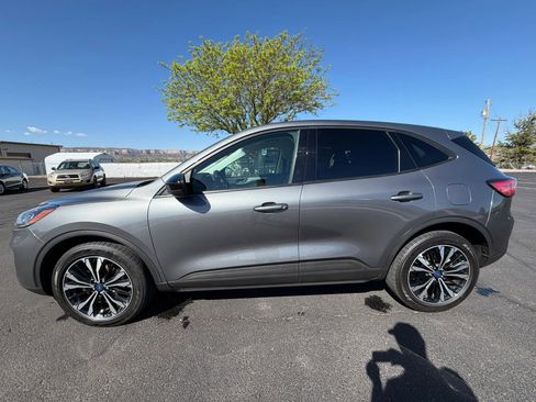 Used 2022 Ford Escape SE w/ SE Sport Appearance Package AWD/4WD image 1
