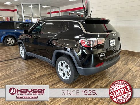 Used 2024 Jeep Compass Latitude AWD/4WD image 3