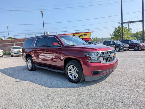 Used 2018 Chevrolet Suburban LS w/ Enhanced Driver Alert Package RWD image 3