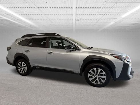 Used 2025 Subaru Outback Premium AWD/4WD image 7