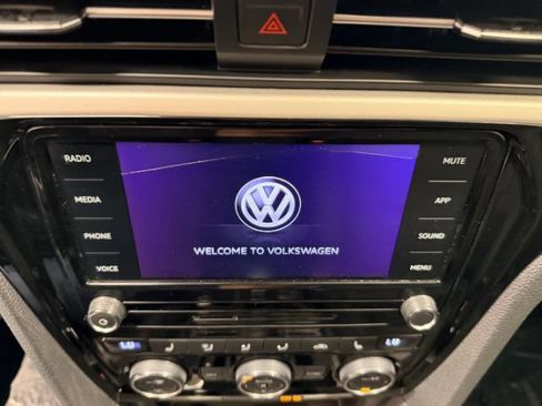 Used 2021 Volkswagen Passat 2.0T SE FWD image 11