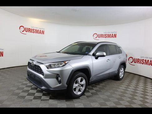 Used 2021 Toyota RAV4 XLE w/ Convenience Package image 4