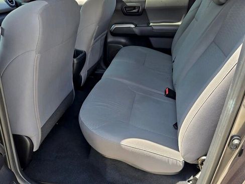 Used 2018 Toyota Tacoma SR5 RWD image 11