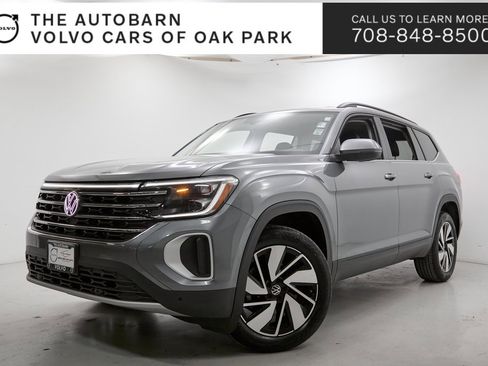 Used 2025 Volkswagen Atlas SE image 1