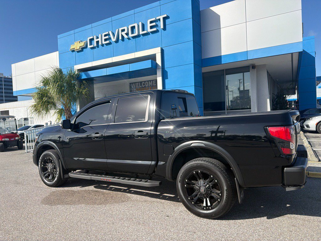 Used 2021 Nissan Titan PRO-4X w/ Pro-4x Convenience Package AWD/4WD image 9