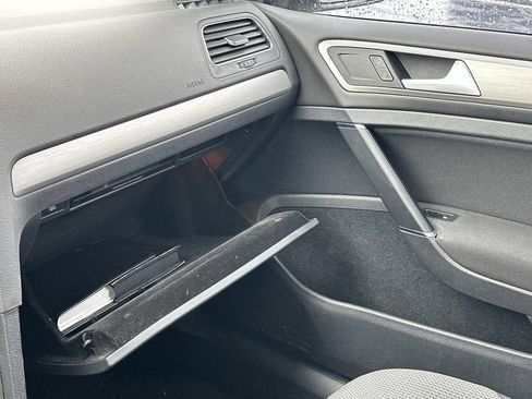 Used 2016 Volkswagen Golf S FWD image 31