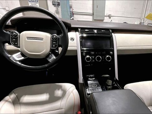 Used 2018 Land Rover Discovery HSE Luxury image 16