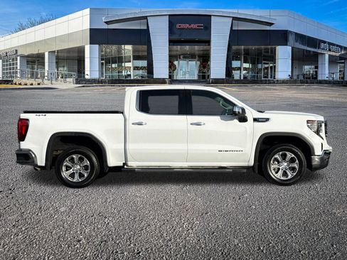Used 2024 GMC Sierra 1500 SLT image 2