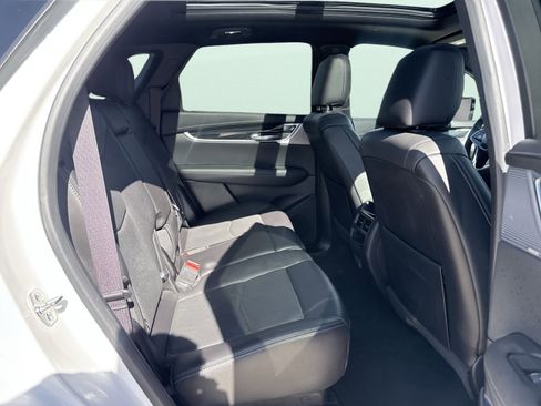Used 2025 Cadillac XT5 Premium Luxury FWD image 36