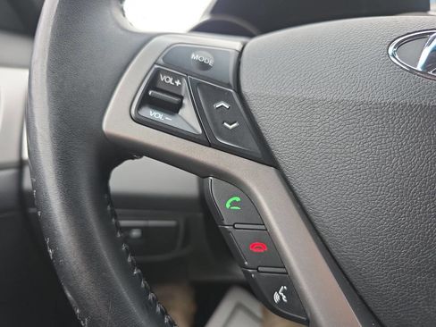 Used 2013 Hyundai Veloster w/ Style Pkg image 13