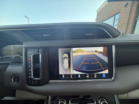Used 2023 GMC Yukon XL Denali AWD/4WD image 7