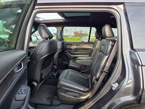 Used 2024 Jeep Grand Cherokee L Limited w/ Black Appearance Package image 34