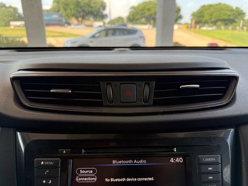 Used 2020 Nissan Rogue S image 18