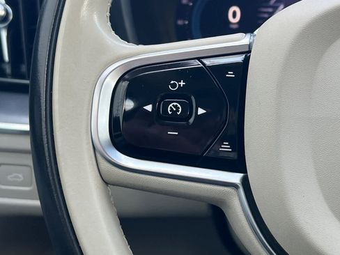 Used 2023 Volvo XC60 B5 Core image 30