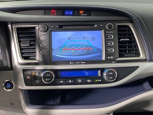 Used 2018 Toyota Highlander XLE image 18