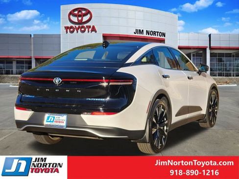 Used 2025 Toyota Crown Platinum image 5