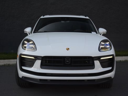 Certified 2026 Porsche Macan image 10