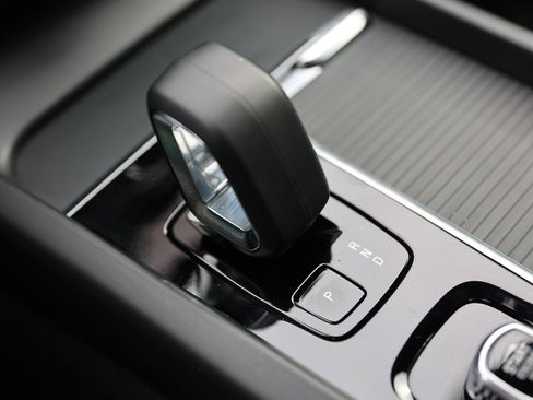 Used 2025 Volvo XC60 B5 Core image 26