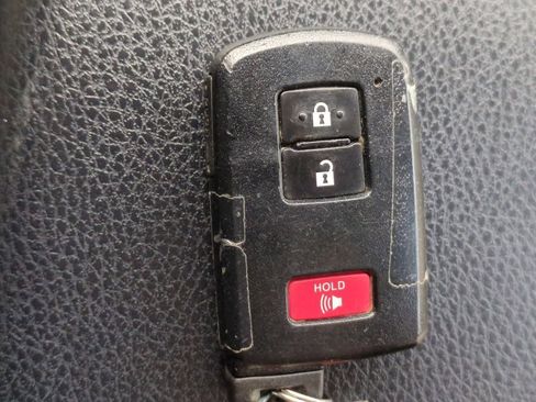 Used 2018 Toyota RAV4 XLE image 34