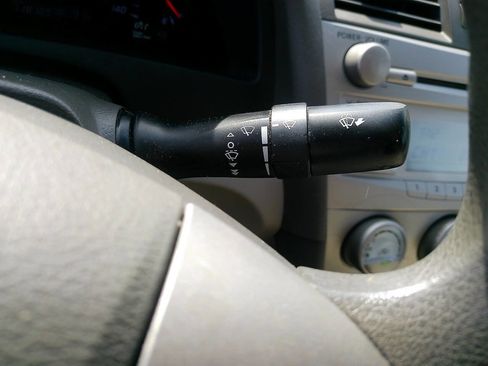 Used 2010 Toyota Camry LE FWD image 39
