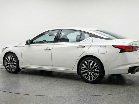 Used 2025 Nissan Altima 2.5 SV image 6