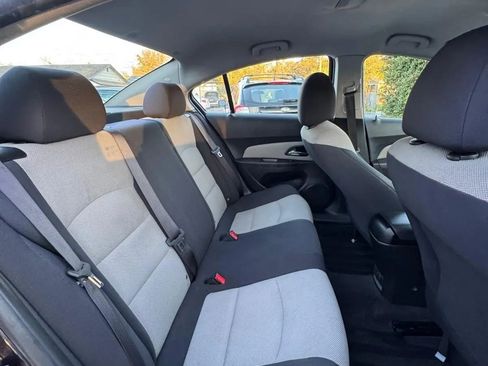 Used 2015 Chevrolet Cruze LS image 12